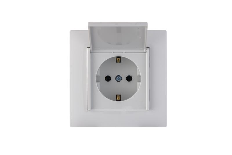 Розетка 1-м с крышкой Karea RIZZ с заземл. бел. Makel 88001029